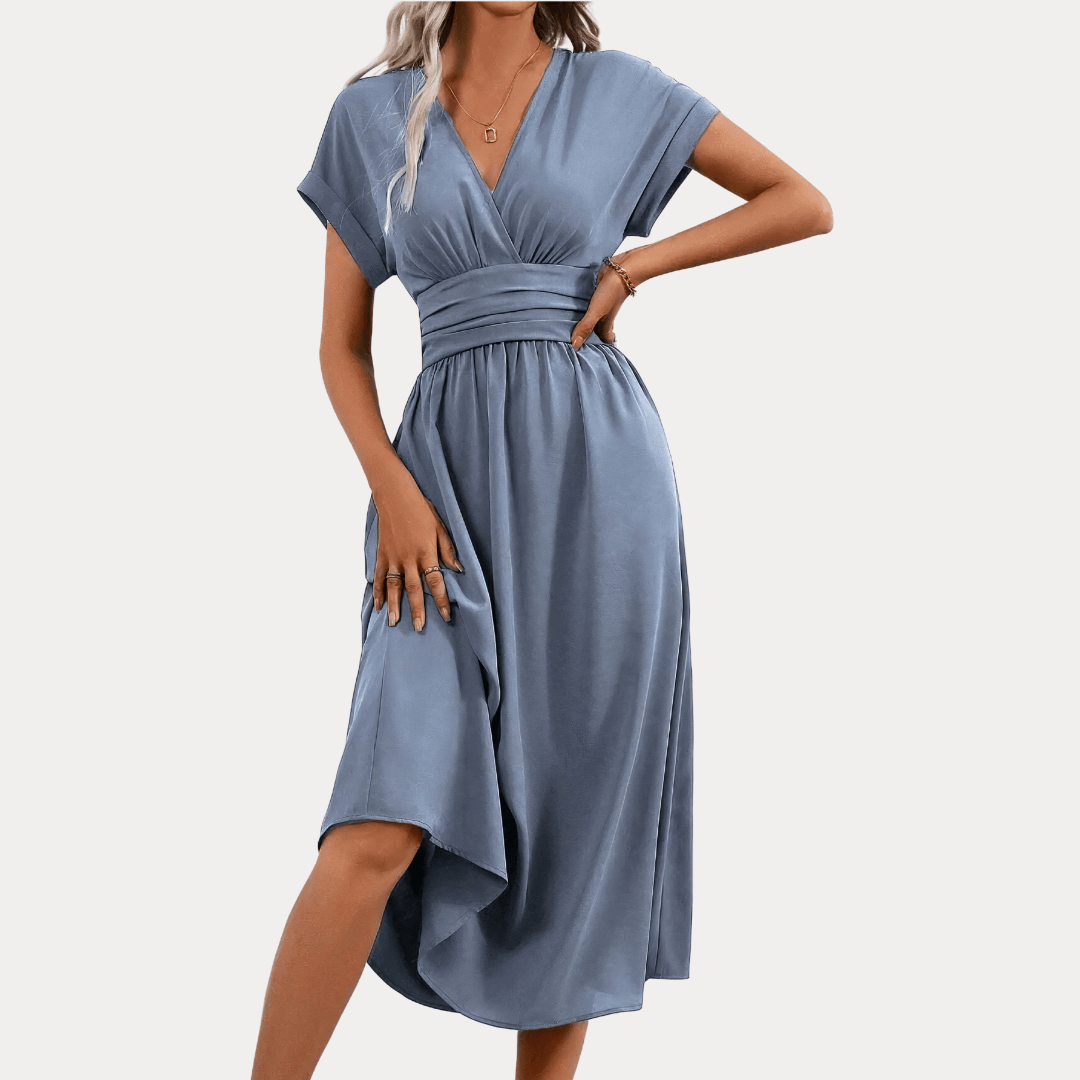 ABITO A MANICHE CORTE CON SCOLLO