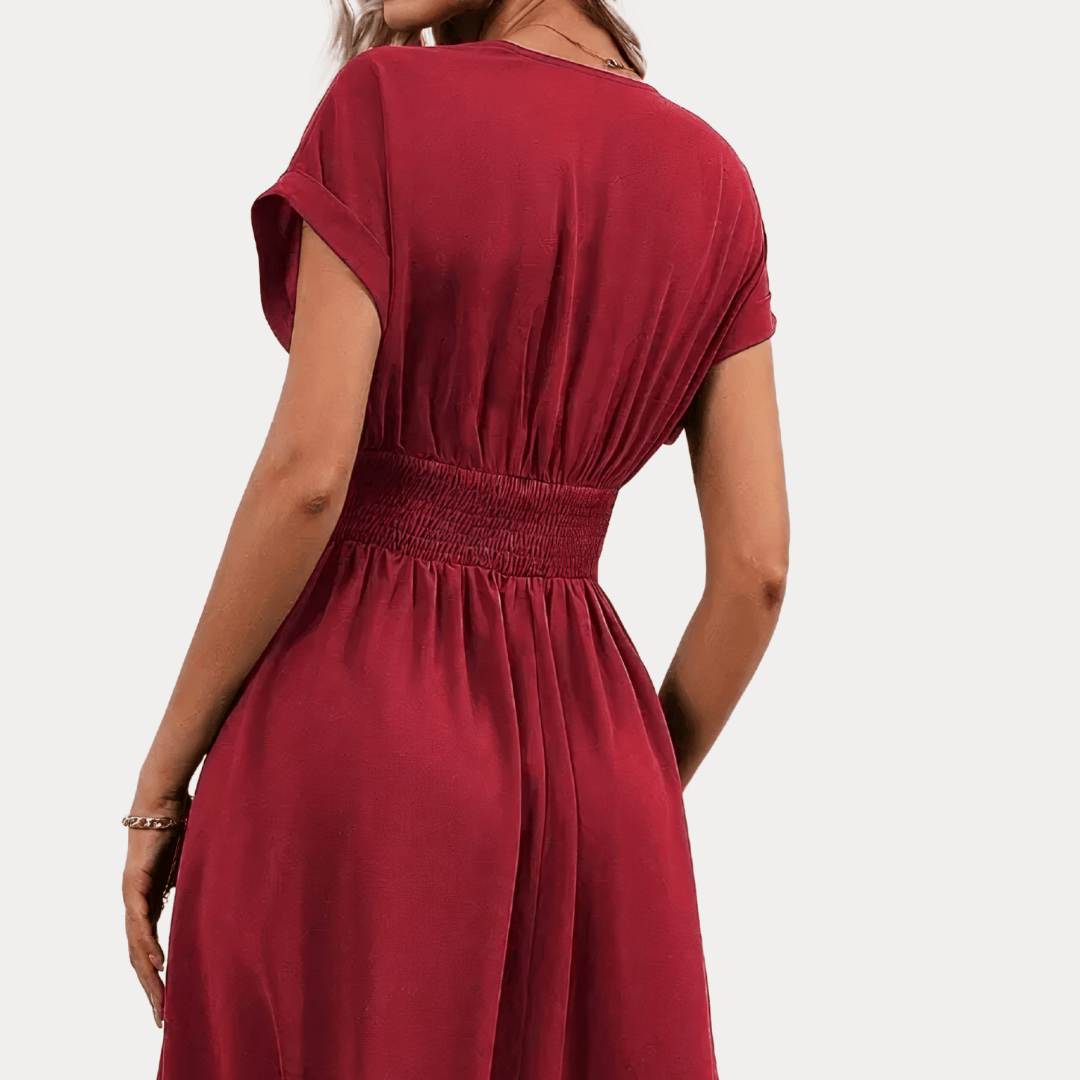 ABITO A MANICHE CORTE CON SCOLLO