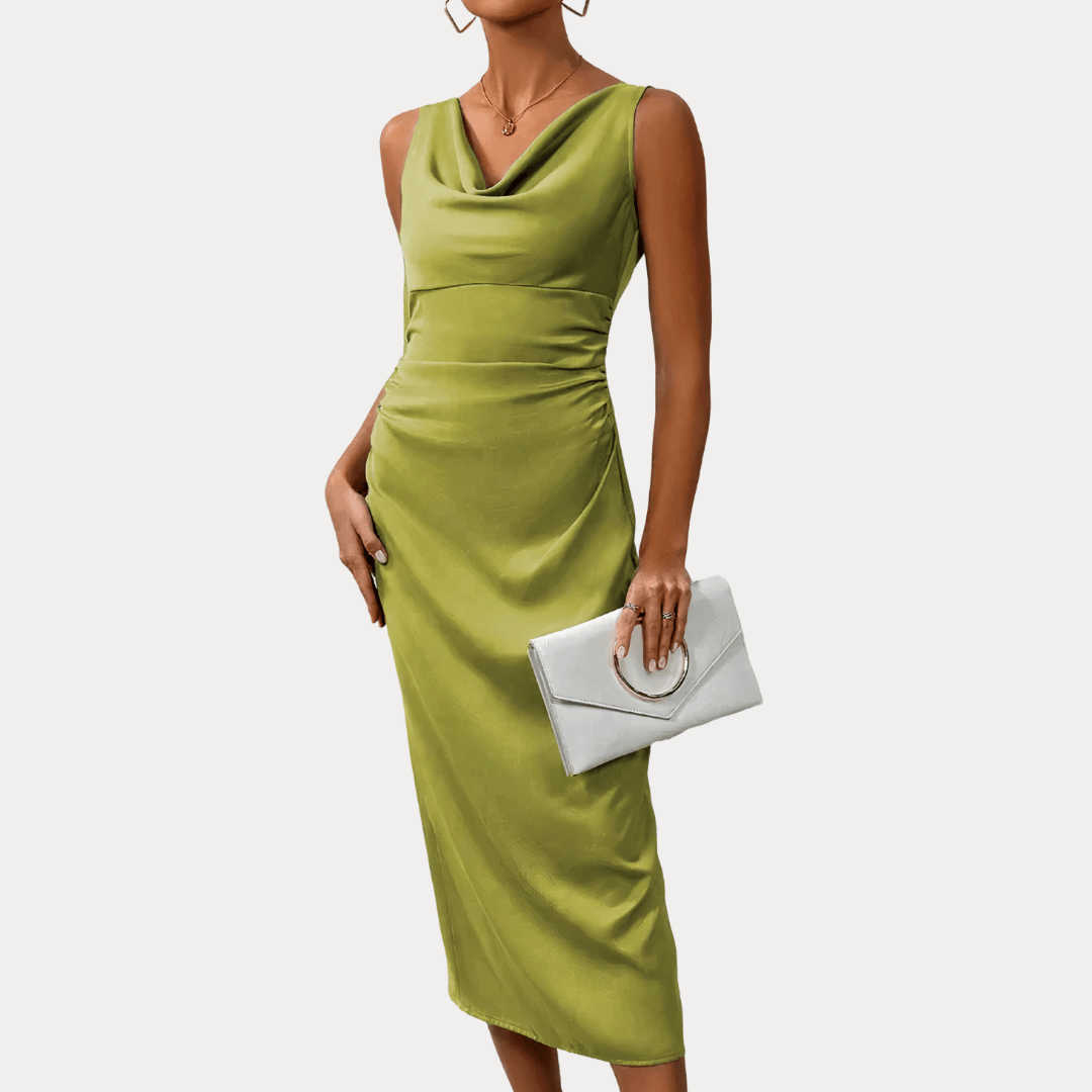 ABITO IN SETA CON SCOLLO A V