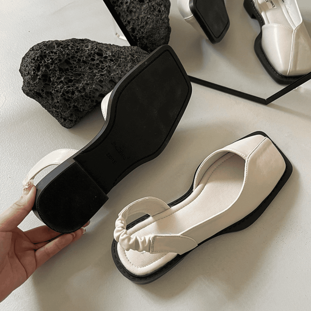 SANDALO IN PELLE A PUNTA QUADRATA