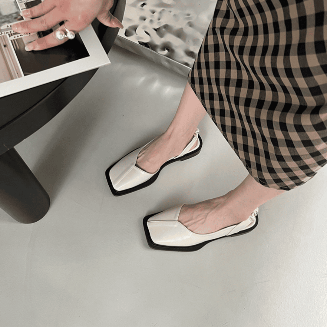 SANDALO IN PELLE A PUNTA QUADRATA