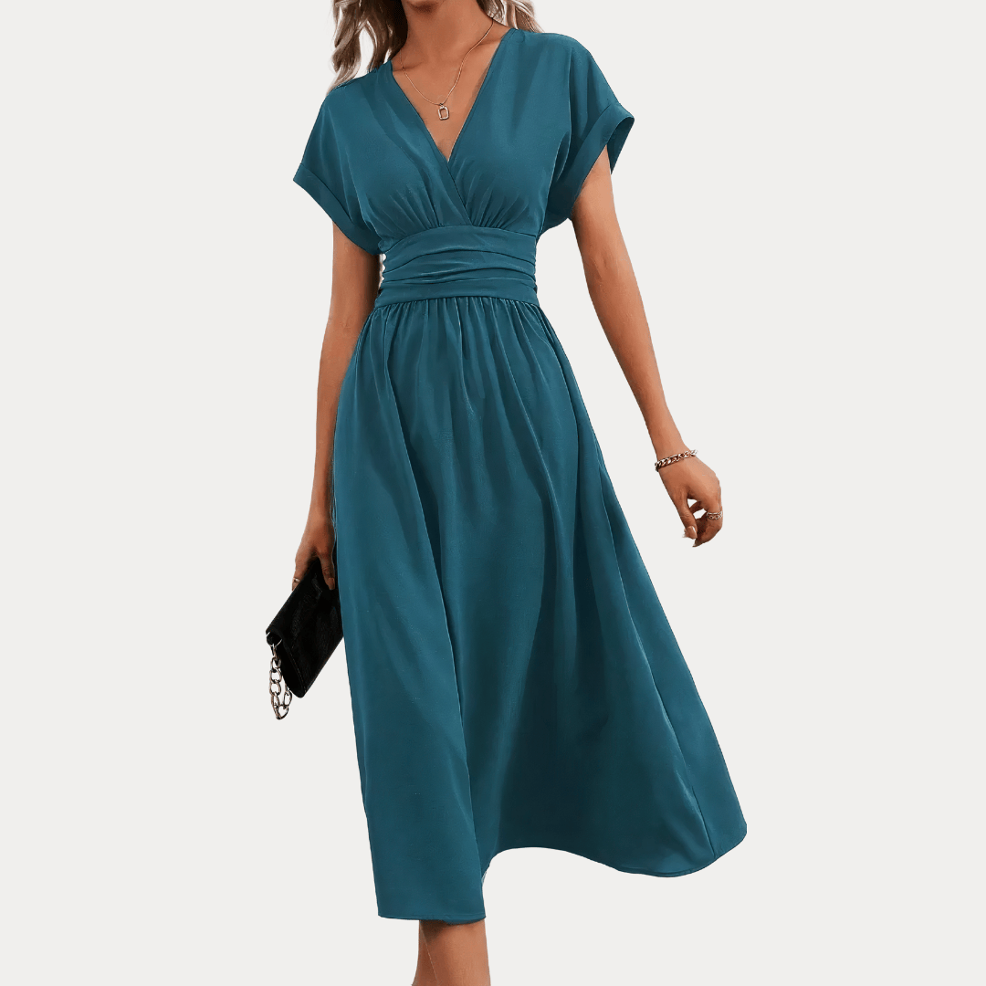 ABITO A MANICHE CORTE CON SCOLLO