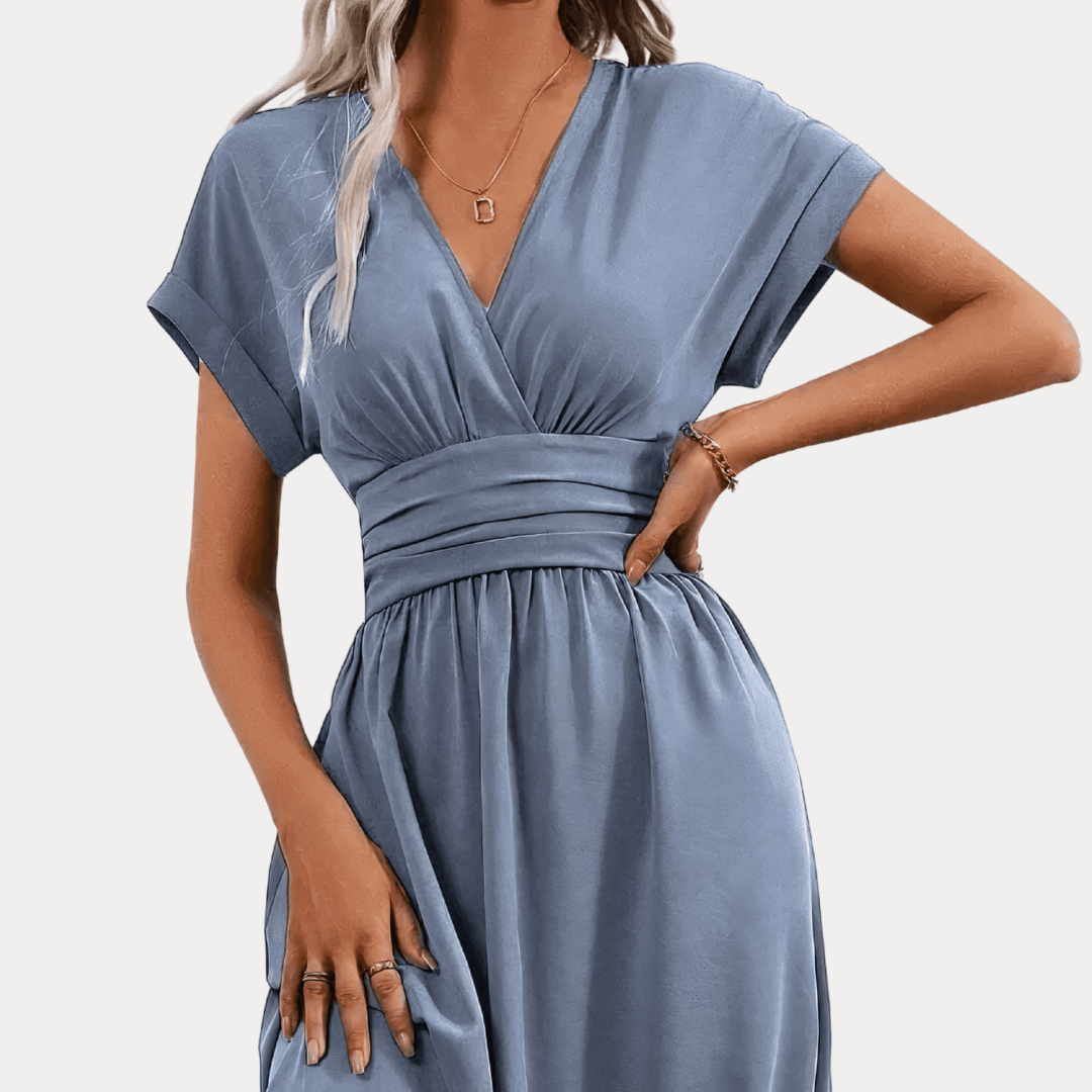 ABITO A MANICHE CORTE CON SCOLLO