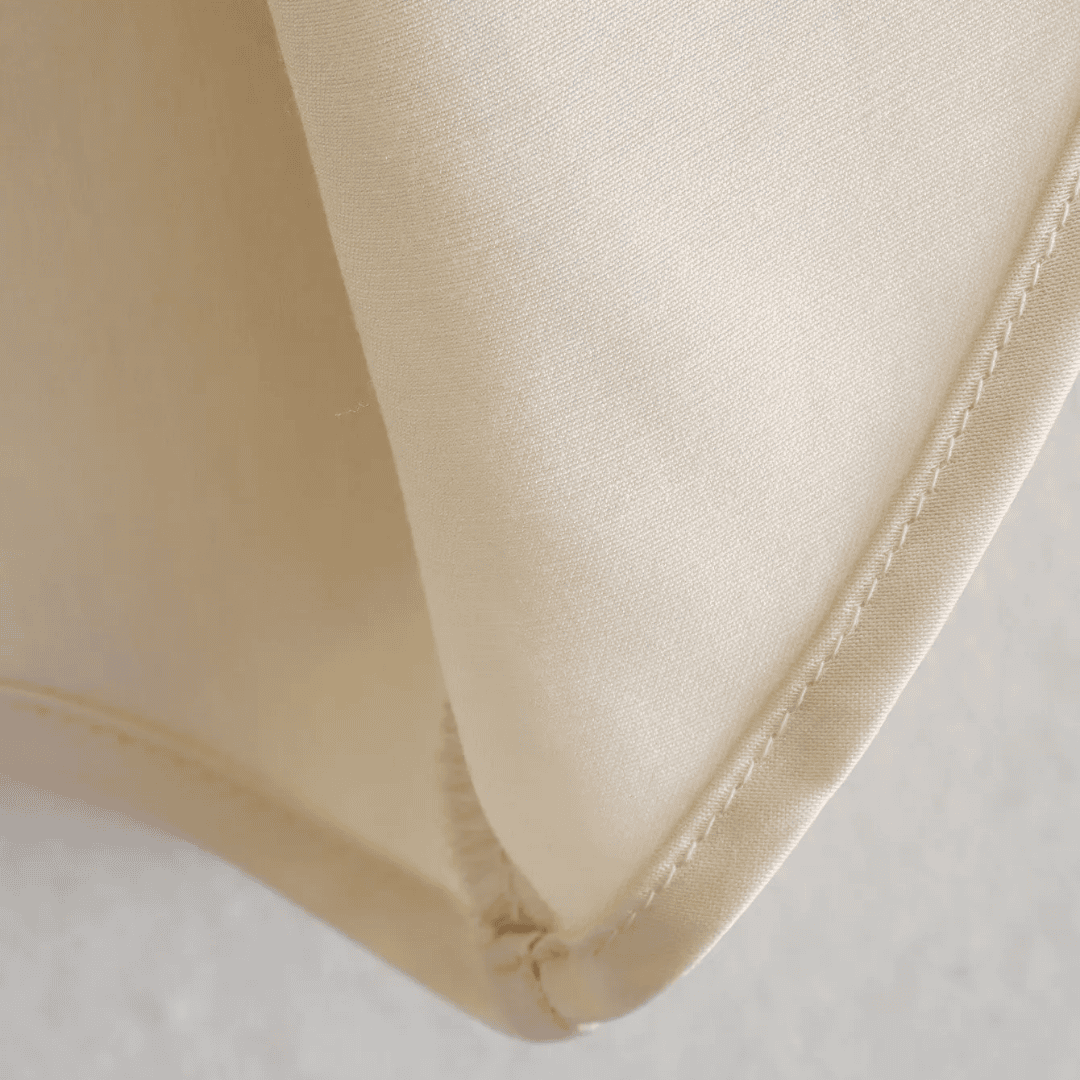 ABITO IN RASO DECORATO CON FIORE