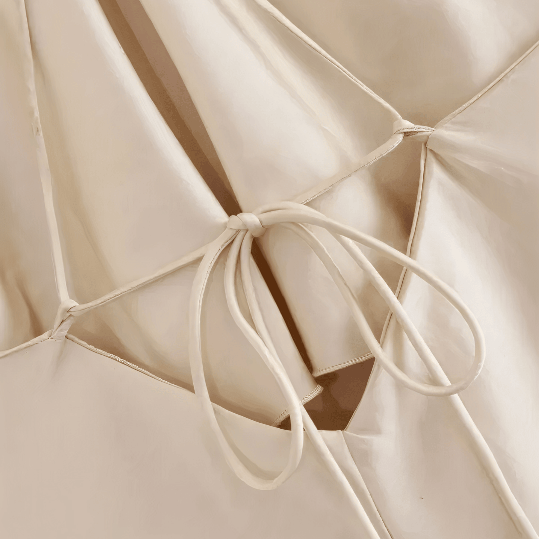 ABITO IN RASO DECORATO CON FIORE