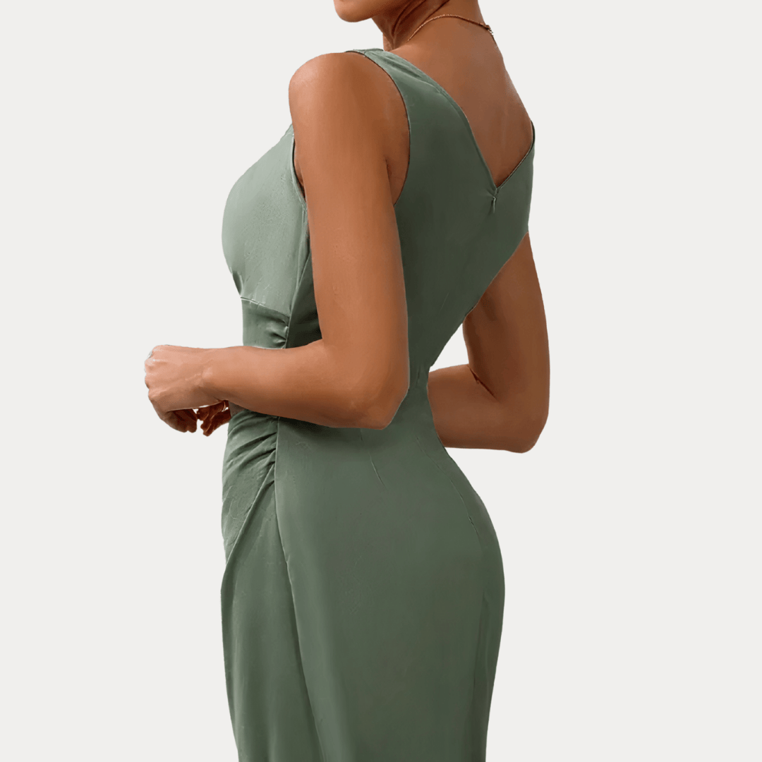 ABITO IN SETA CON SCOLLO A V