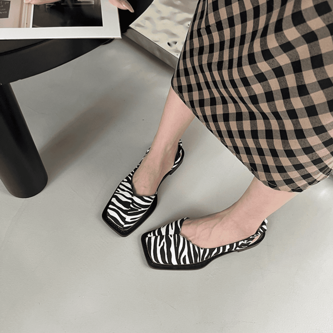 SANDALO IN PELLE A PUNTA QUADRATA