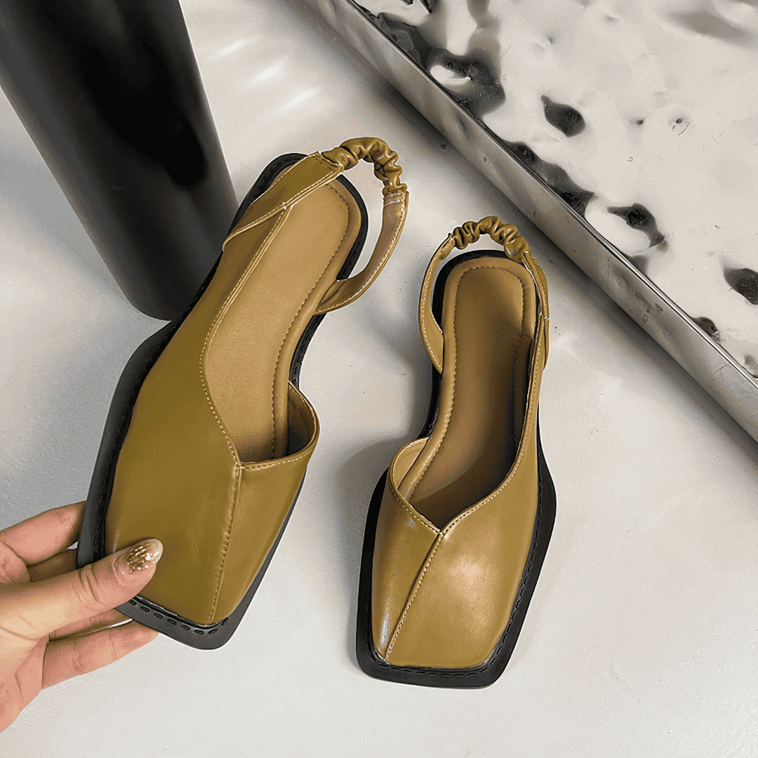 SANDALO IN PELLE A PUNTA QUADRATA