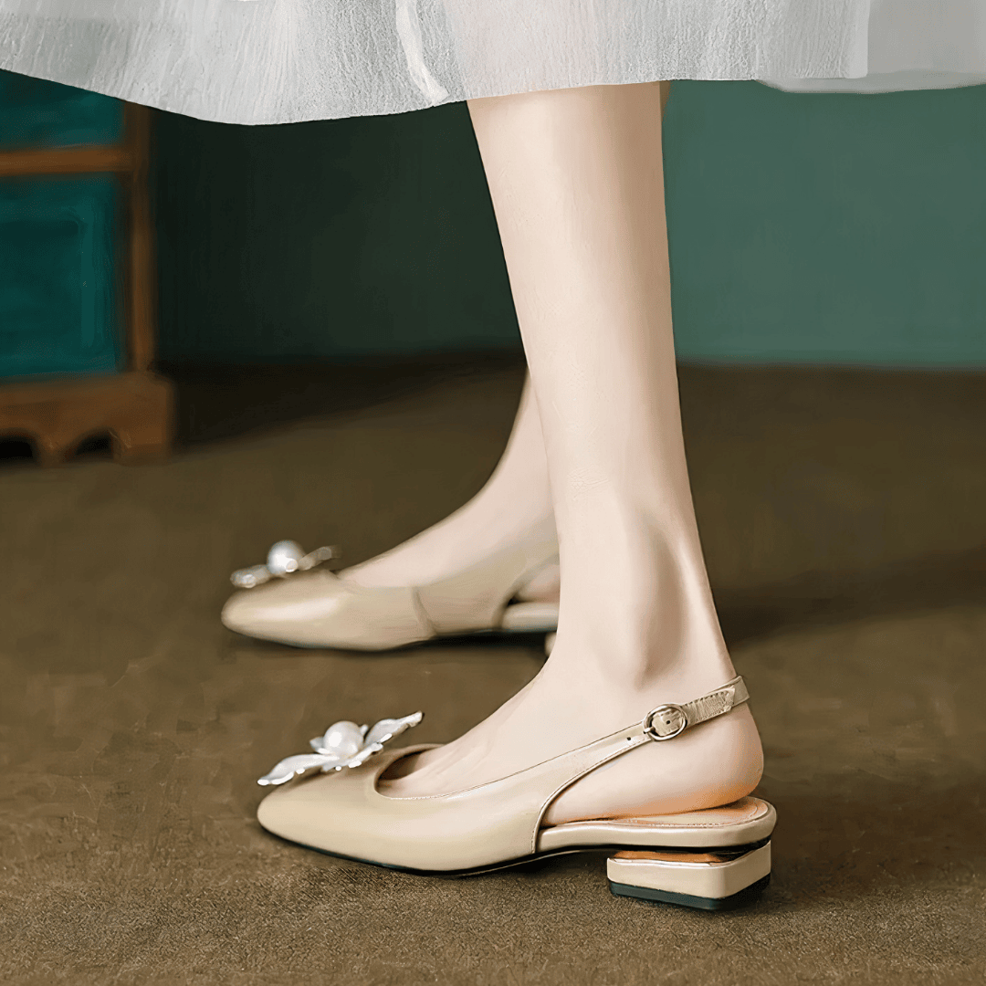 SANDALI IN VERA PELLE CON DECORO GIOIELLO