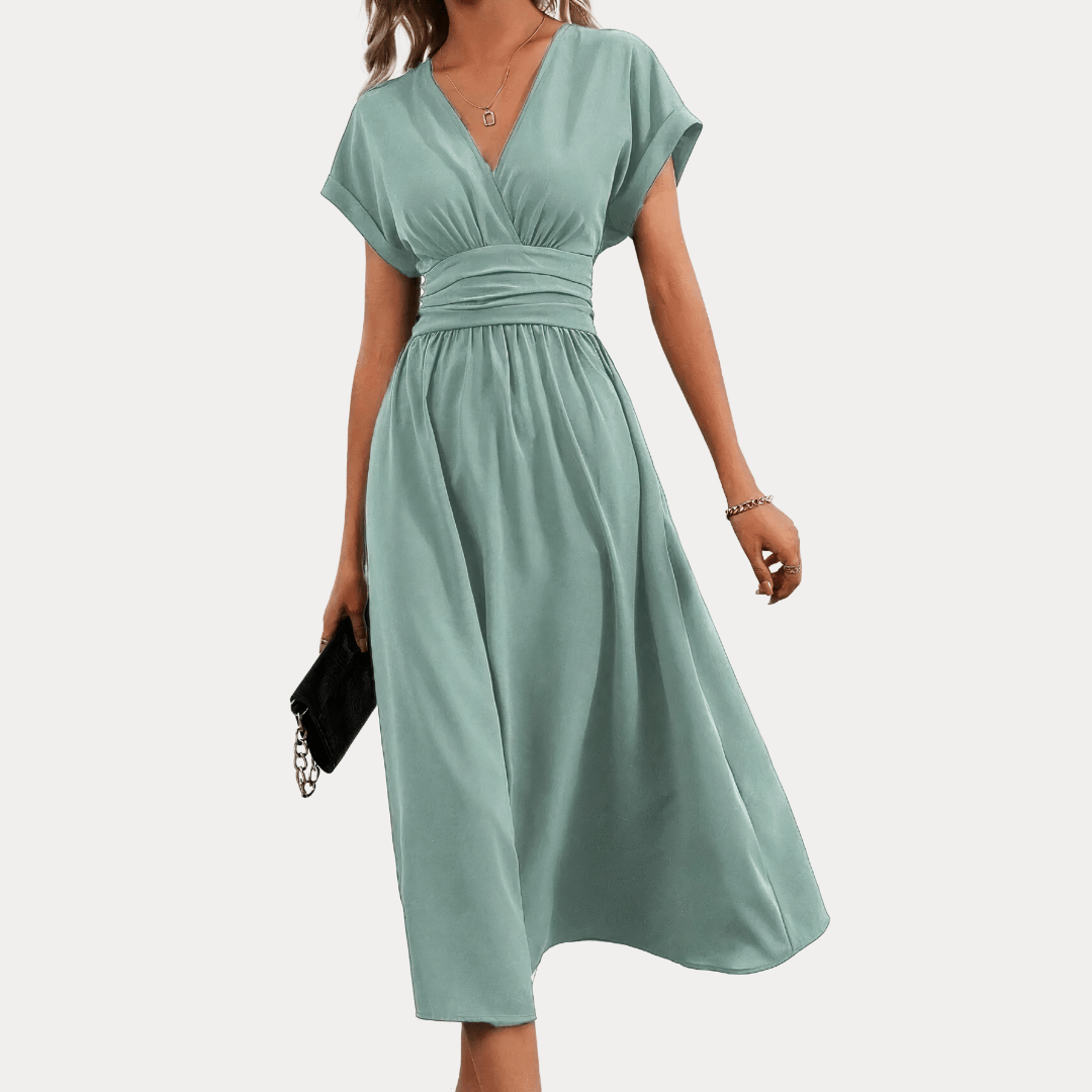 ABITO A MANICHE CORTE CON SCOLLO